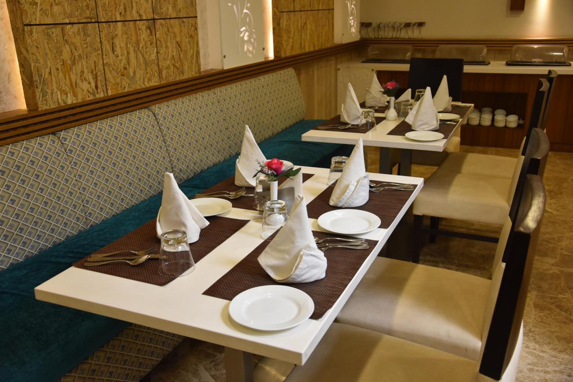 Hotel Meadows Varanasi Exterior foto